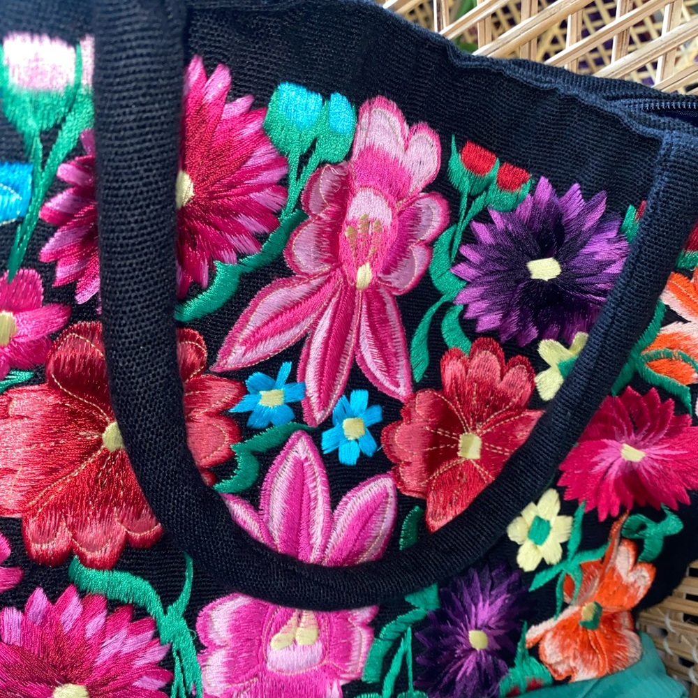 Embroidered purse - Picture 10 of 10
